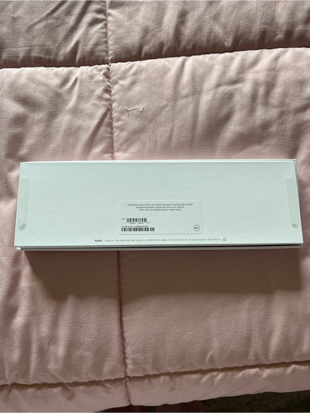 Apple Watch SE 3 in White with Magnetic Charger - Picture 5 of 6